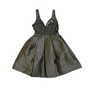 Maniju Sleeveless Mini Cocktail V-Neck Dress Intricate Crochet Lace Floral SZ M